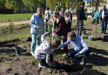 В Дивеевской школе-интернате высадили фруктовый сад в честь 70-летия стройкомплекса России В Дивеевской школе-интернате высадили фруктовый сад в честь 70-летия стройкомплекса России