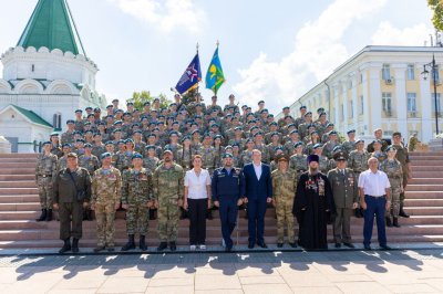 46 нижегородских школьников получили награды за первый прыжок с парашютом 46 нижегородских школьников получили награды за первый прыжок с парашютом
