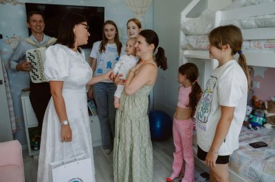 Волонтёры Победы поздравили многодетные семьи Нижегородской области с Днём семьи, любви и верности Волонтёры Победы поздравили многодетные семьи Нижегородской области с Днём семьи, любви и верности