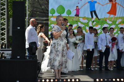 В нижегородском парке «Швейцария» 14 пар заключили брак на празднике, посвященном Дню семьи, любви и верности В нижегородском парке «Швейцария» 14 пар заключили брак на празднике, посвященном Дню семьи, любви и верности