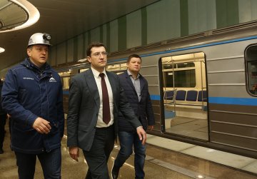 Глеб Никитин проехал на тестовом поезде метро от станции «Московская» до станции «Стрелка»