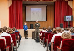 В преддверии Дня защитника Отечества волонтёры Победы проводят «уроки мужества» в рамках проекта «Герои Родины»   