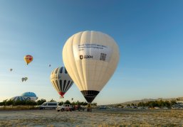 В честь 805-летия Нижнего Новгорода в Каппадокии запустили аэростат со слоганом «Круче турецкого рассвета – только нижегородский закат» В честь 805-летия Нижнего Новгорода в Каппадокии запустили аэростат со слоганом «Круче турецкого рассвета – только нижегородский закат»