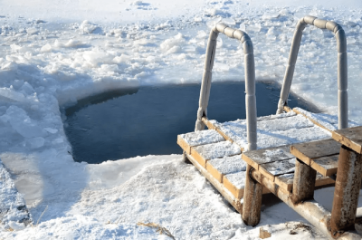 «Погружение в прорубь один раз в год – сильный стресс для организма, поэтому перед купанием нужно взвесить все «за» и  «против», - Наталья Савицкая