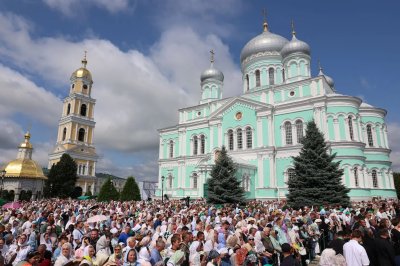 Святейший Патриарх Кирилл совершил Литургию в Серафимо-Дивеевском монастыре в день памяти преподобного Серафима Саровского Святейший Патриарх Кирилл совершил Литургию в Серафимо-Дивеевском монастыре в день памяти преподобного Серафима Саровского