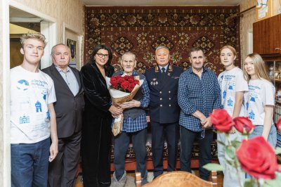 Волонтеры Победы и сотрудники полиции поздравили нижегородского ветерана Ивана Семеновича Панфилова с вековым юбилеем