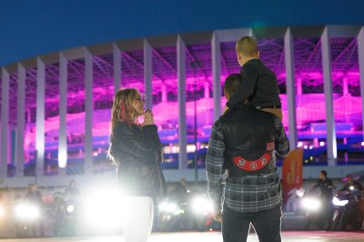 Молодой нижегородской паре объявили пол будущего ребенка на футбольном стадионе в рамках акции «Плюс один» Молодой нижегородской паре объявили пол будущего ребенка на футбольном стадионе в рамках акции «Плюс один»