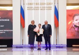 Нижегородской школьнице Таисии Шумилкиной вручили медаль «За проявленное мужество» в Совете Федерации Нижегородской школьнице Таисии Шумилкиной вручили медаль «За проявленное мужество» в Совете Федерации