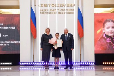 Нижегородской школьнице Таисии Шумилкиной вручили медаль «За проявленное мужество» в Совете Федерации