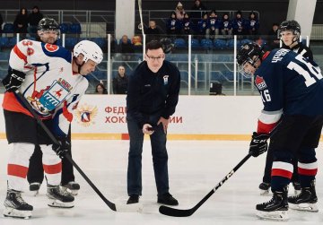 На ледовой арене «Мотор» в Заволжье в рамках празднования Дня народного единства прошел товарищеский матч по хоккею На ледовой арене «Мотор» в Заволжье в рамках празднования Дня народного единства прошел товарищеский матч по хоккею