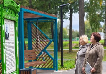 Общественное пространство для отдыха с выставкой наличников создали в Ветлуге по нацпроекту «Инфраструктура для жизни»