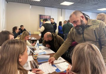 Более 100 ветеранов СВО и их родных посетили Ярмарку вакансий в Нижнем Новгороде