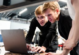 Университет «НЕЙМАРК» и «Трамплин Электроникс» будут совместно готовить кадры для российской микроэлектроники Университет «НЕЙМАРК» и «Трамплин Электроникс» будут совместно готовить кадры для российской микроэлектроники