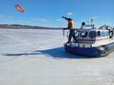 Нижегородские спасатели в выходные сняли со льда 6 рыбаков Нижегородские спасатели в выходные сняли со льда 6 рыбаков
