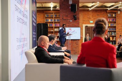 Кадры, логистику, международные расчеты и проекты обсудили эксперты из девяти стран на Форуме ВЭД в Нижнем Новгороде Кадры, логистику, международные расчеты и проекты обсудили эксперты из девяти стран на Форуме ВЭД в Нижнем Новгороде