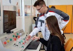 Почти 380 новых профильных классов открылись в нижегородских школах с начала учебного года Почти 380 новых профильных классов открылись в нижегородских школах с начала учебного года