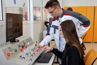 Почти 380 новых профильных классов открылись в нижегородских школах с начала учебного года Почти 380 новых профильных классов открылись в нижегородских школах с начала учебного года