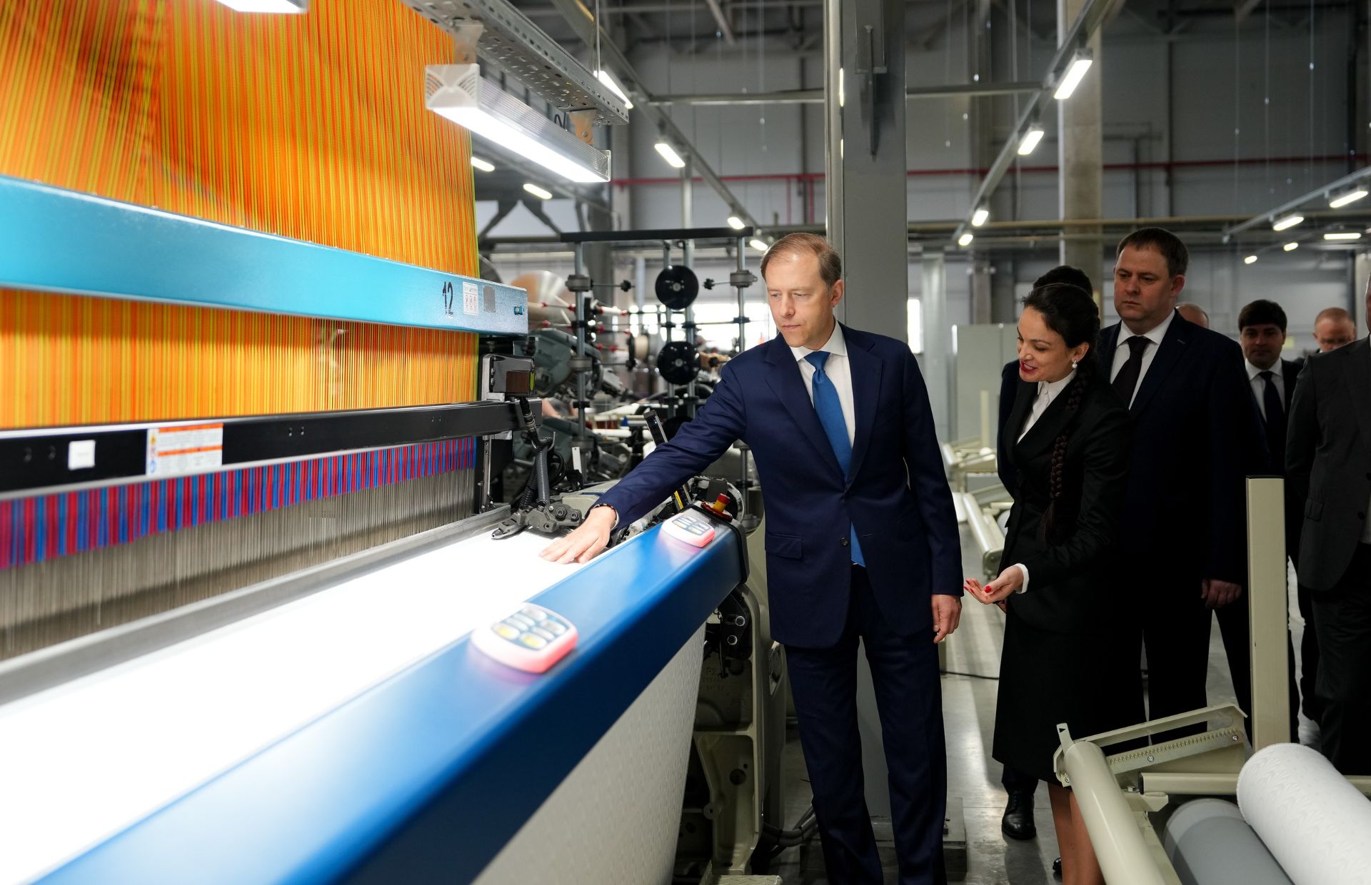 Денис Мантуров принял участие в открытии завода по производству силикагелей и силиказолей в ОЭЗ «Кулибин» в Дзержинске