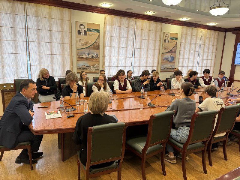 В школах Сарова и Нижнего Новгорода старшеклассники профильных классов знакомятся с историей и современными проектами атомной отрасли