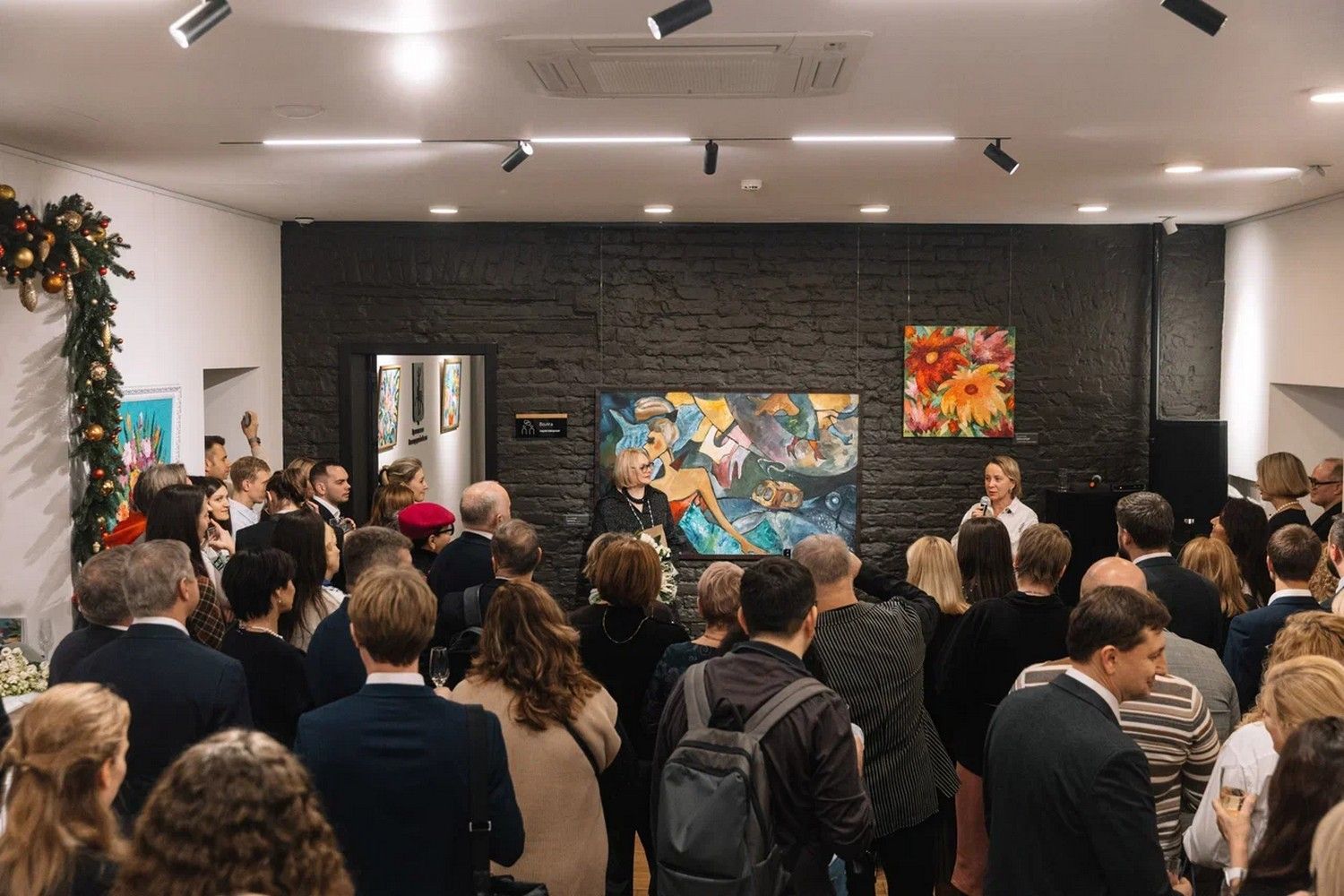 Живопись Наталии Панковой из частных собраний представлена на выставке «Цветное время» в Доме Нижегородской области в Москве