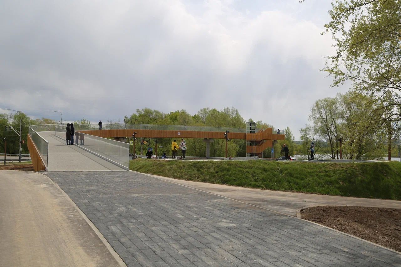 В Нижегородской области открыли алюминиевый пешеходный мост со смотровой площадкой