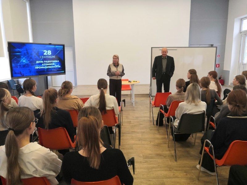 В школах Сарова и Нижнего Новгорода старшеклассники профильных классов знакомятся с историей и современными проектами атомной отрасли