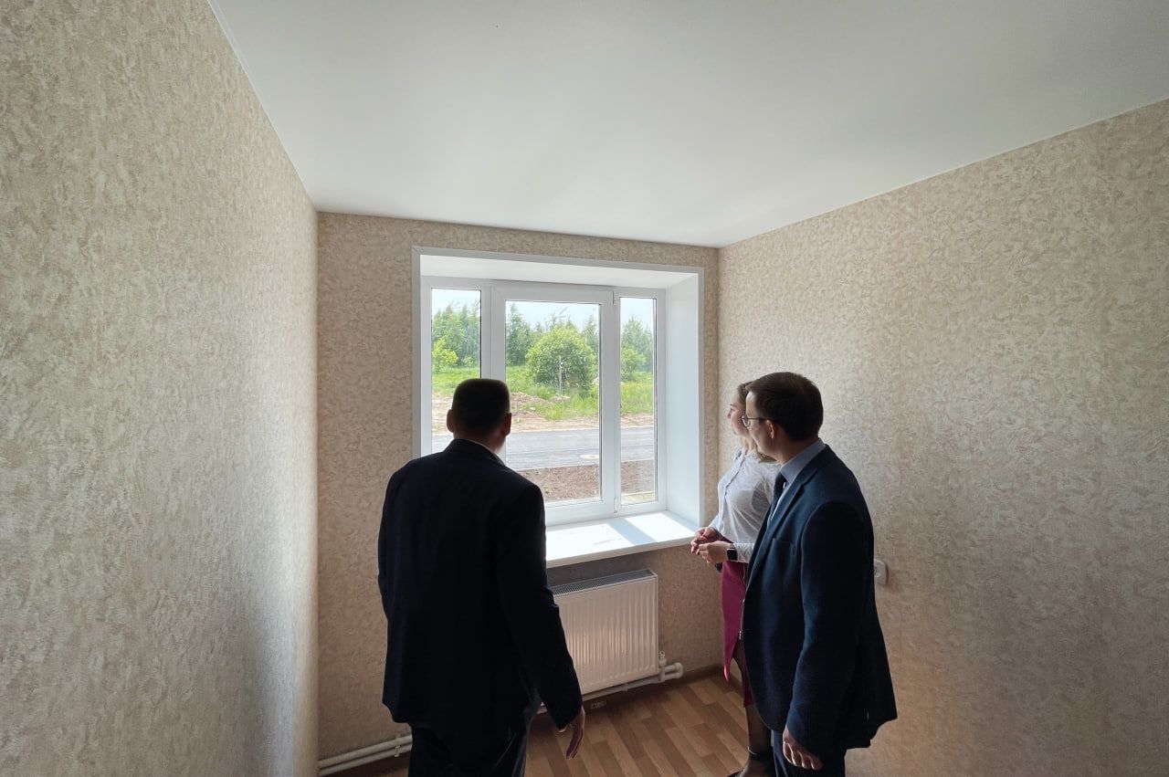 В церемонии передачи ключей приняли участие министр социальной политики региона Игорь Седых и глава округа Алексей Коротков В церемонии передачи ключей приняли участие министр социальной политики региона Игорь Седых и глава округа Алексей Коротков