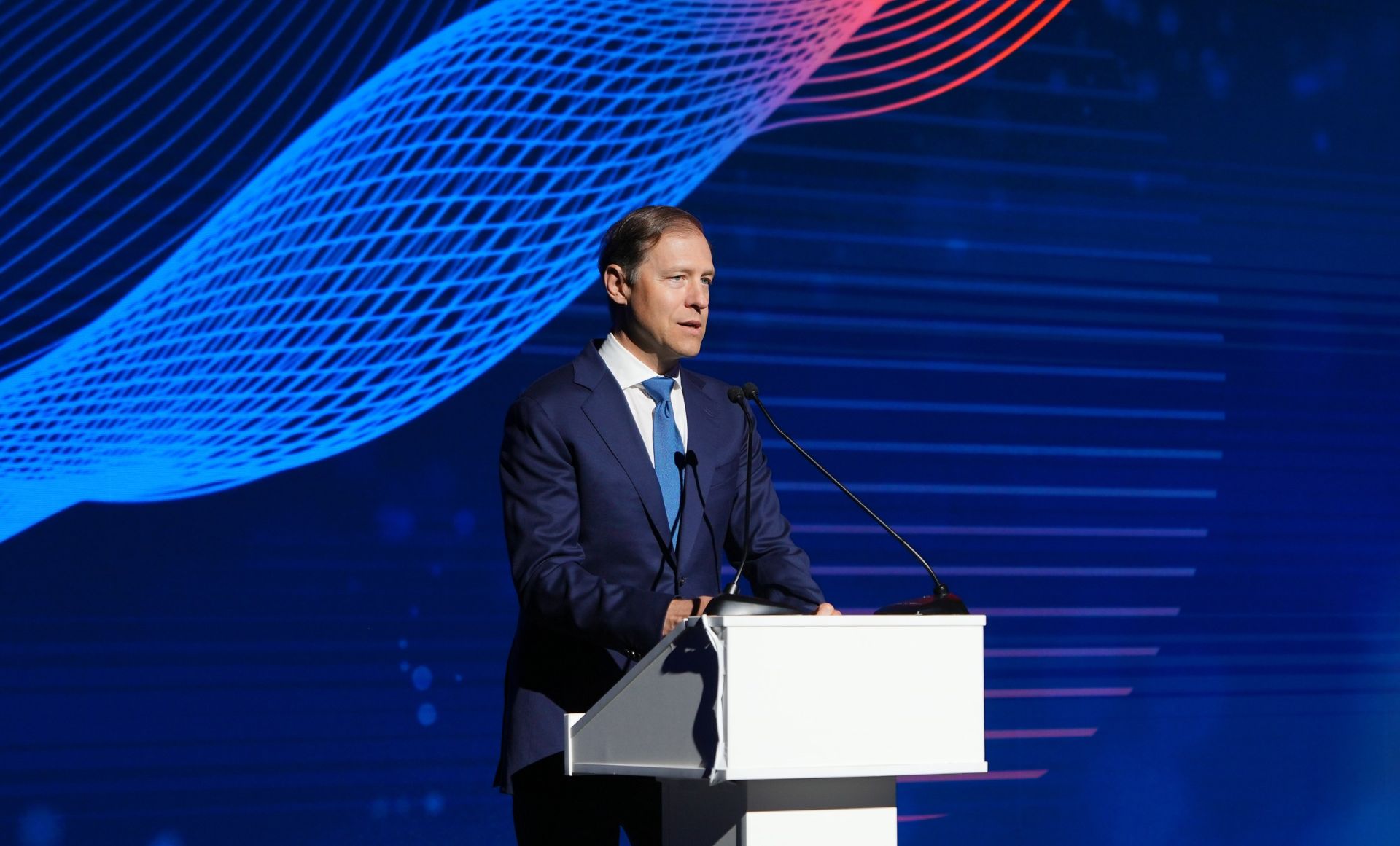 Денис Мантуров принял участие в открытии завода по производству силикагелей и силиказолей в ОЭЗ «Кулибин» в Дзержинске