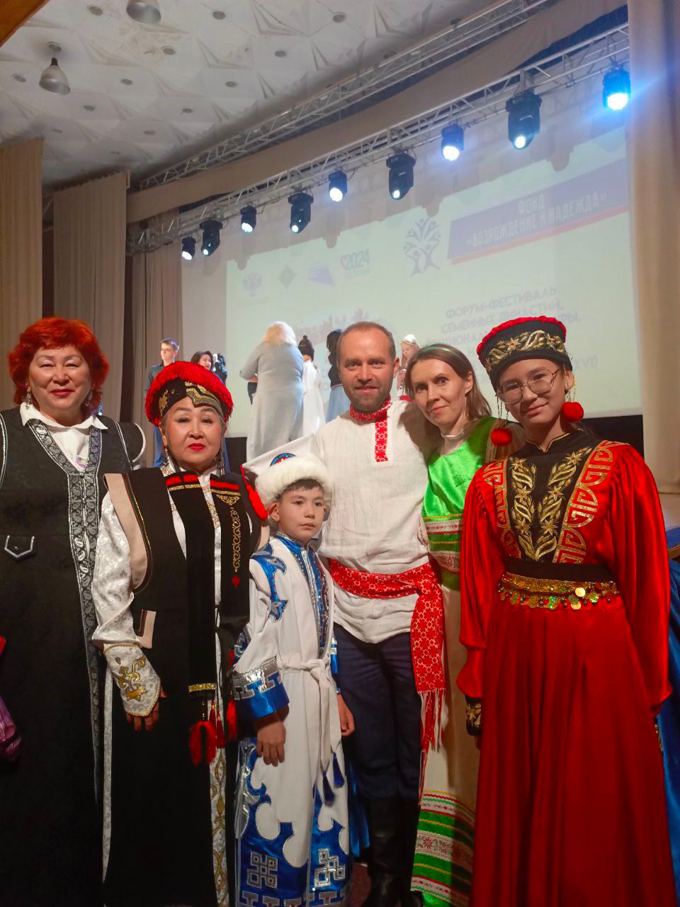 Нижегородские семьи завоевали 12 наград на XVI Форуме-фестивале «Вера. Надежда. Любовь» в Суздале Нижегородские семьи завоевали 12 наград на XVI Форуме-фестивале «Вера. Надежда. Любовь» в Суздале