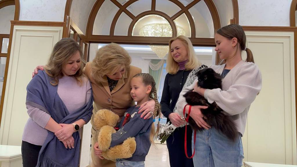 Несовершеннолетним сестрам-нижегородкам, оставшимся в Одессе без родителей, помогли вернуться домой Несовершеннолетним сестрам-нижегородкам, оставшимся в Одессе без родителей, помогли вернуться домой