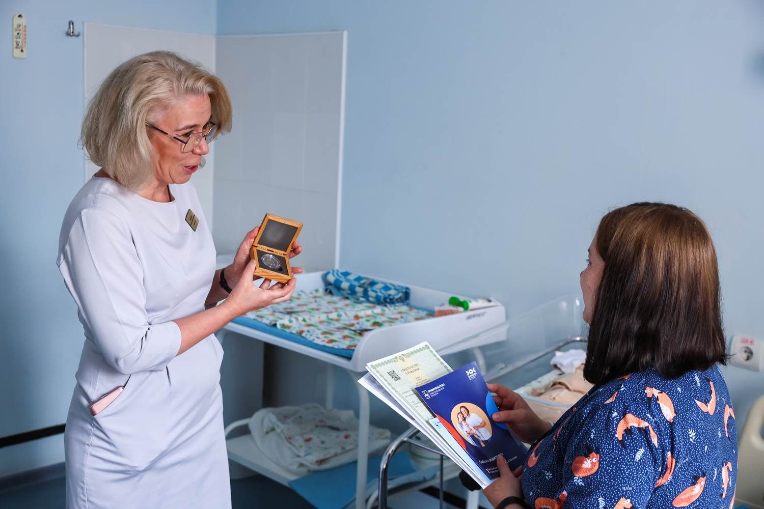 В нижегородских роддомах поздравили пациенток с новорожденными детьми, первых получательниц новых региональных мер поддержки В нижегородских роддомах поздравили пациенток с новорожденными детьми, первых получательниц новых региональных мер поддержки