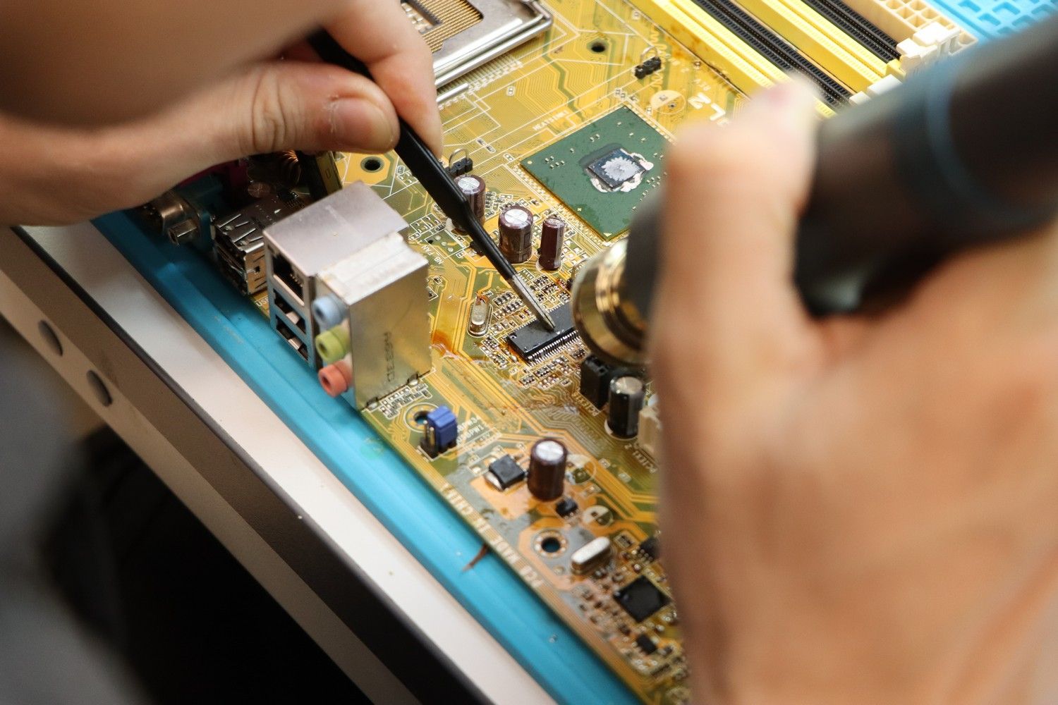 Андрей Саносян открыл «Летную школу» в Княгининском университете