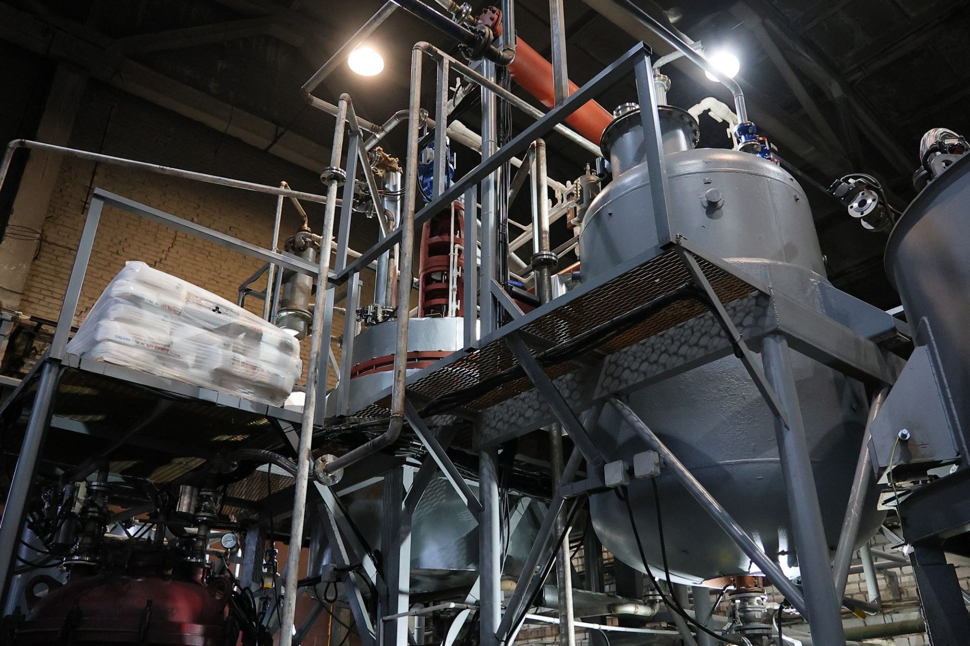 Производство импортозамещающих присадок для топлива, разработанных на грант Нижегородского НОЦ, открыто в Дзержинске