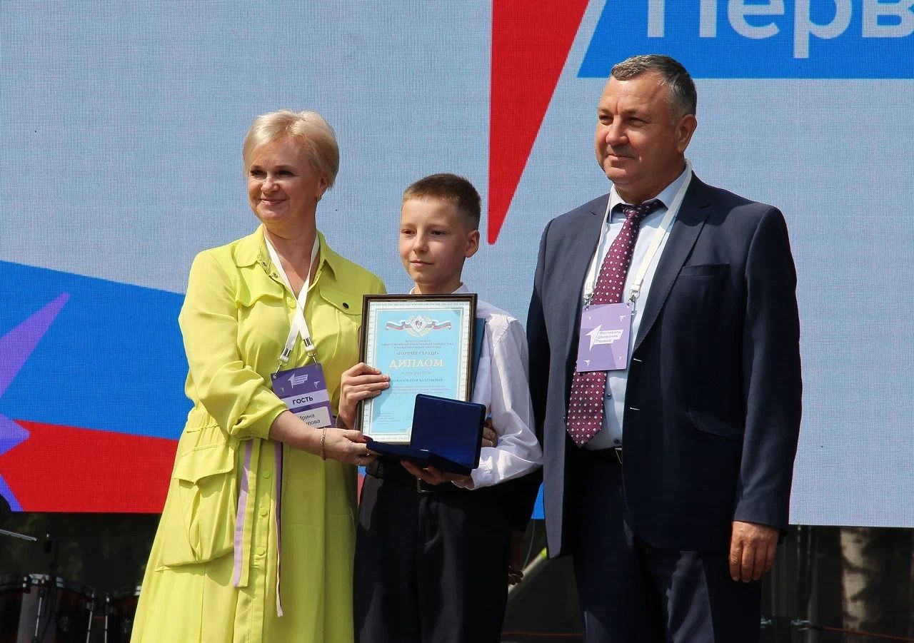 Двух нижегородских школьников наградили нагрудным знаком «Горячее сердце» за героизм при оказании помощи людям Двух нижегородских школьников наградили нагрудным знаком «Горячее сердце» за героизм при оказании помощи людям