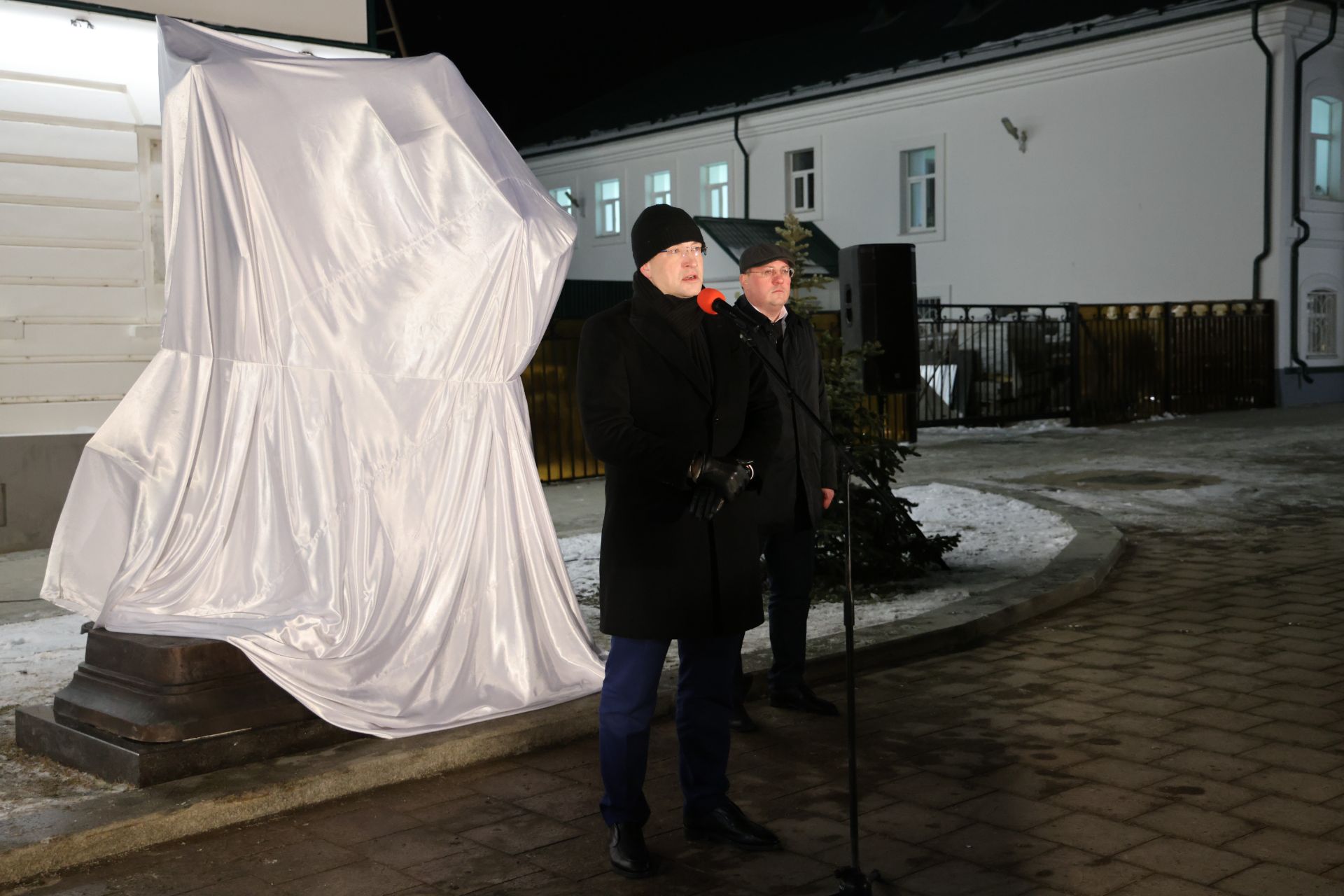 Первый в России памятник живописцу Василию Перову открыли в Арзамасе