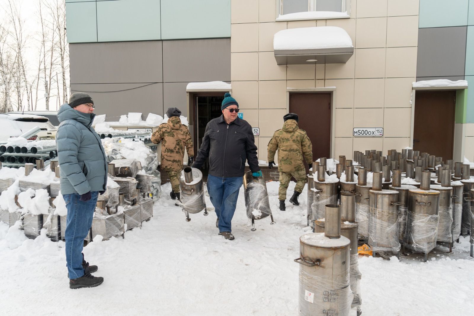 Гуманитарный конвой отправили из Нижегородской области в зону СВО  представители семи регионов России | Официальный сайт Правительства  Нижегородской области