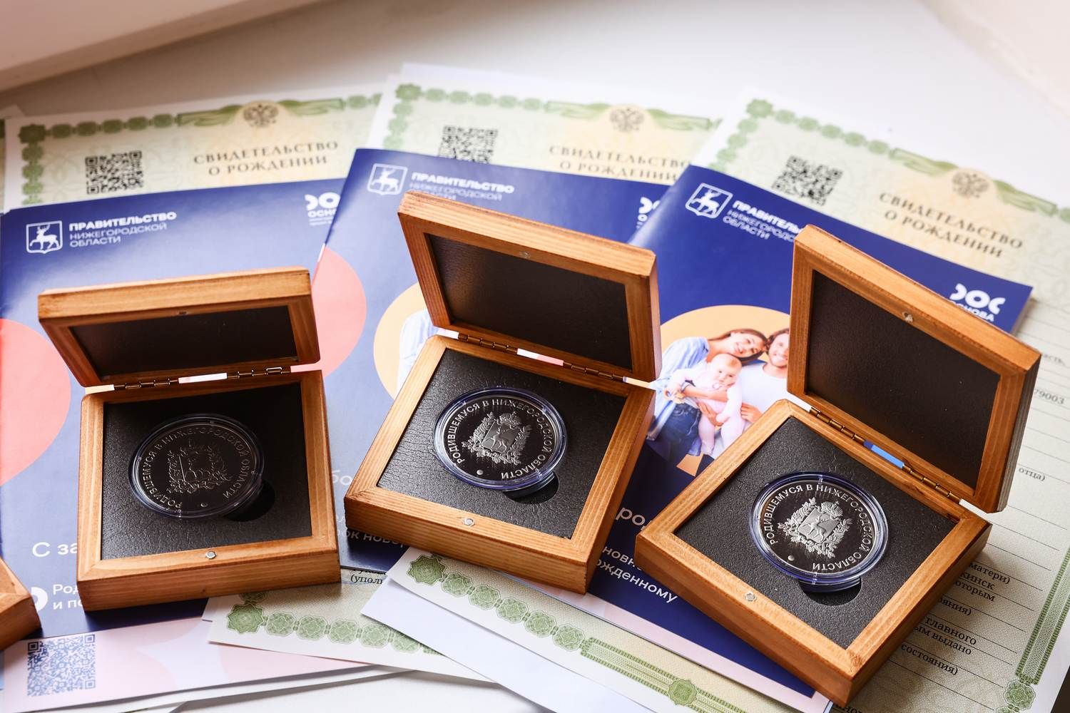 В нижегородских роддомах поздравили пациенток с новорожденными детьми, первых получательниц новых региональных мер поддержки В нижегородских роддомах поздравили пациенток с новорожденными детьми, первых получательниц новых региональных мер поддержки