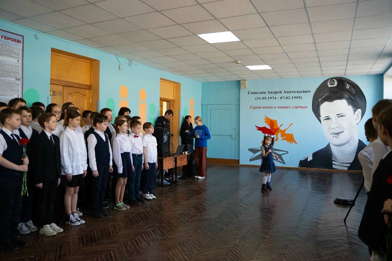 В школе №37 Нижнего Новгорода появился арт-объект в честь разведчика-радиста Андрея Сошелина В школе №37 Нижнего Новгорода появился арт-объект в честь разведчика-радиста Андрея Сошелина