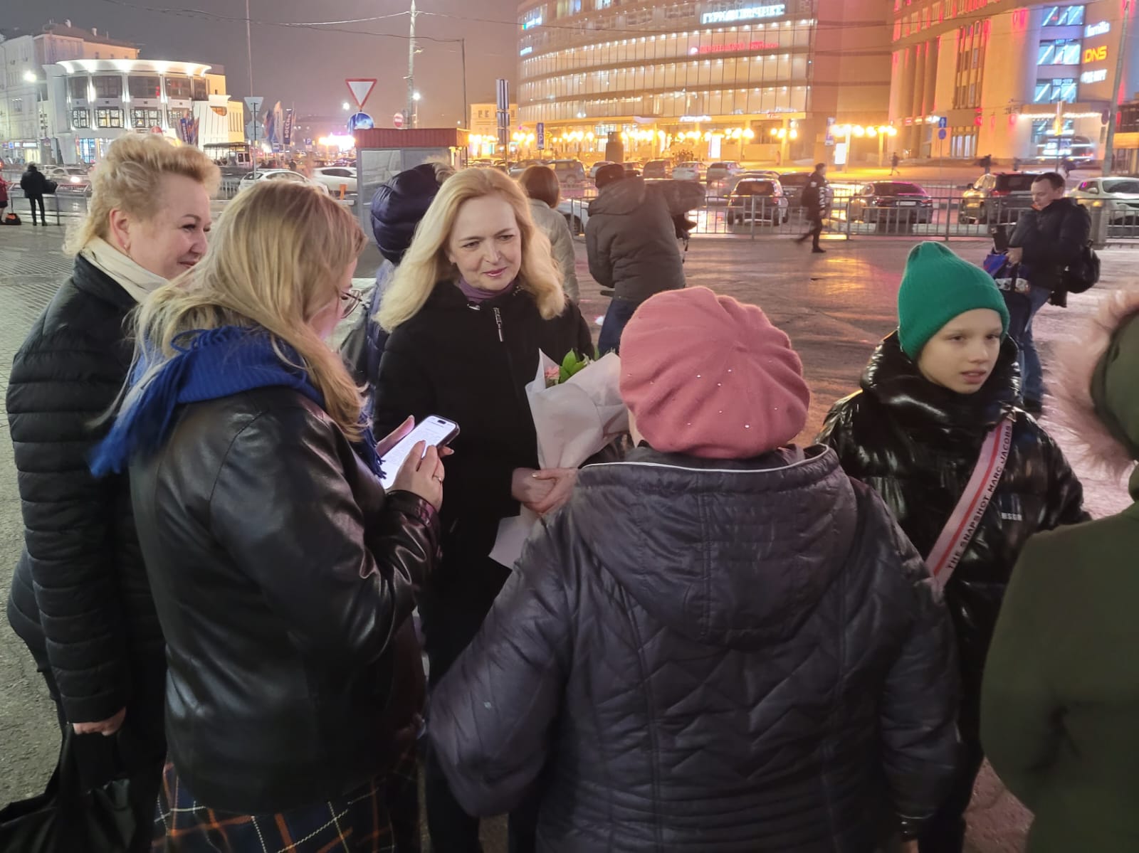 Несовершеннолетним сестрам-нижегородкам, оставшимся в Одессе без родителей, помогли вернуться домой Несовершеннолетним сестрам-нижегородкам, оставшимся в Одессе без родителей, помогли вернуться домой