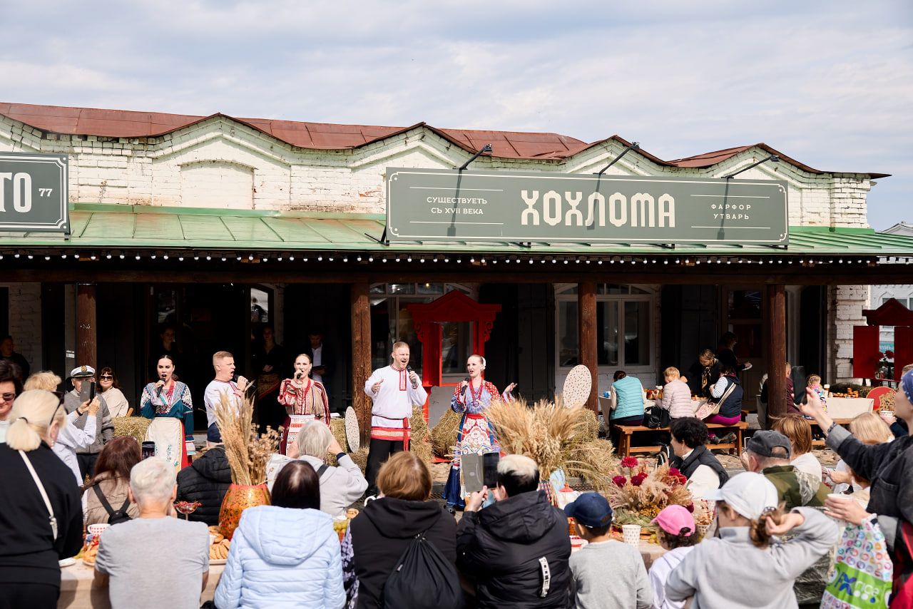 Глеб Никитин принял участие в русских выходных от бренда «Хохлома» в Плёсе Ивановской области