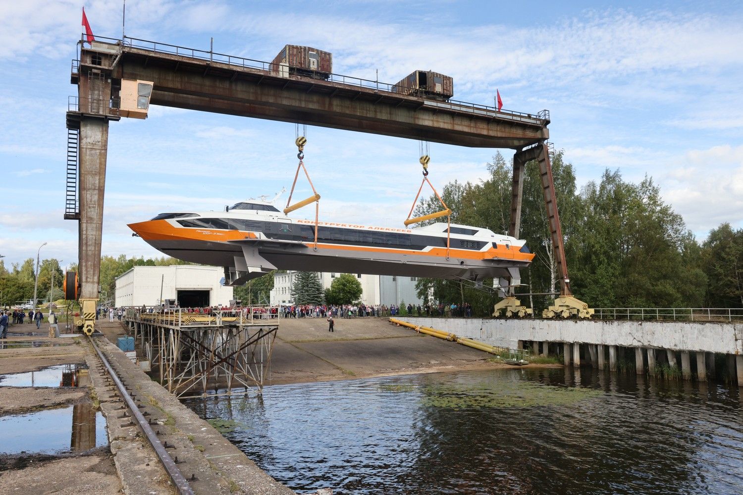 Первый «Метеор 120Р» для Нижегородской области спустили на воду в Чкаловске  | Официальный сайт Правительства Нижегородской области