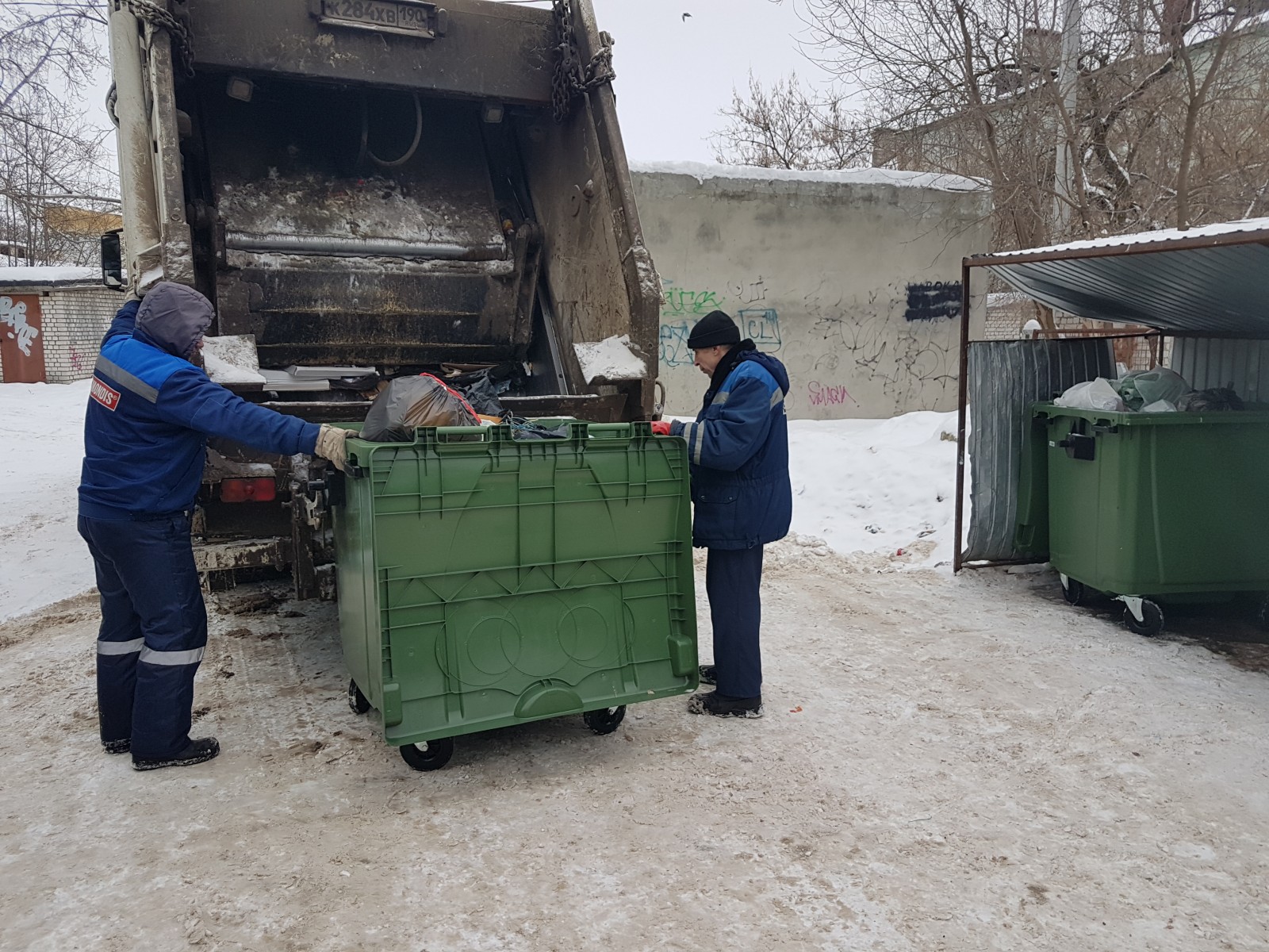 Вывоз тко. Вывоз ТБО ТКО мусора. Вывоз твердых бытовых отходов. ТКО вывоз мусора. Вывоз коммунальных отходов.